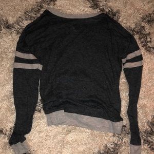 Gray shirt with striped arm